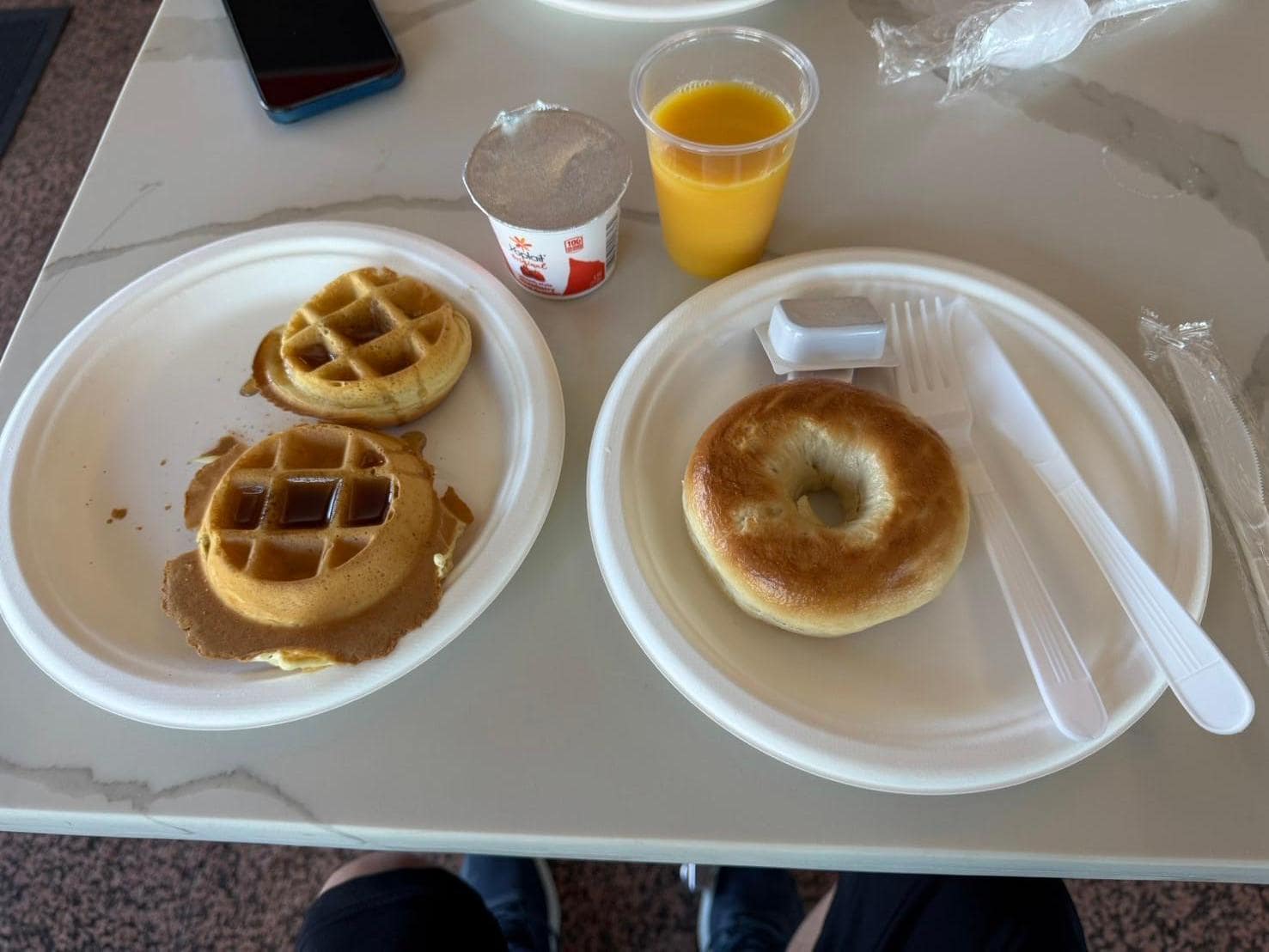 無料提供の朝食
このほかにシリアル、コーヒー、リンゴ、バナナなどがあります。