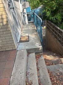 Unsafe entryway to front door