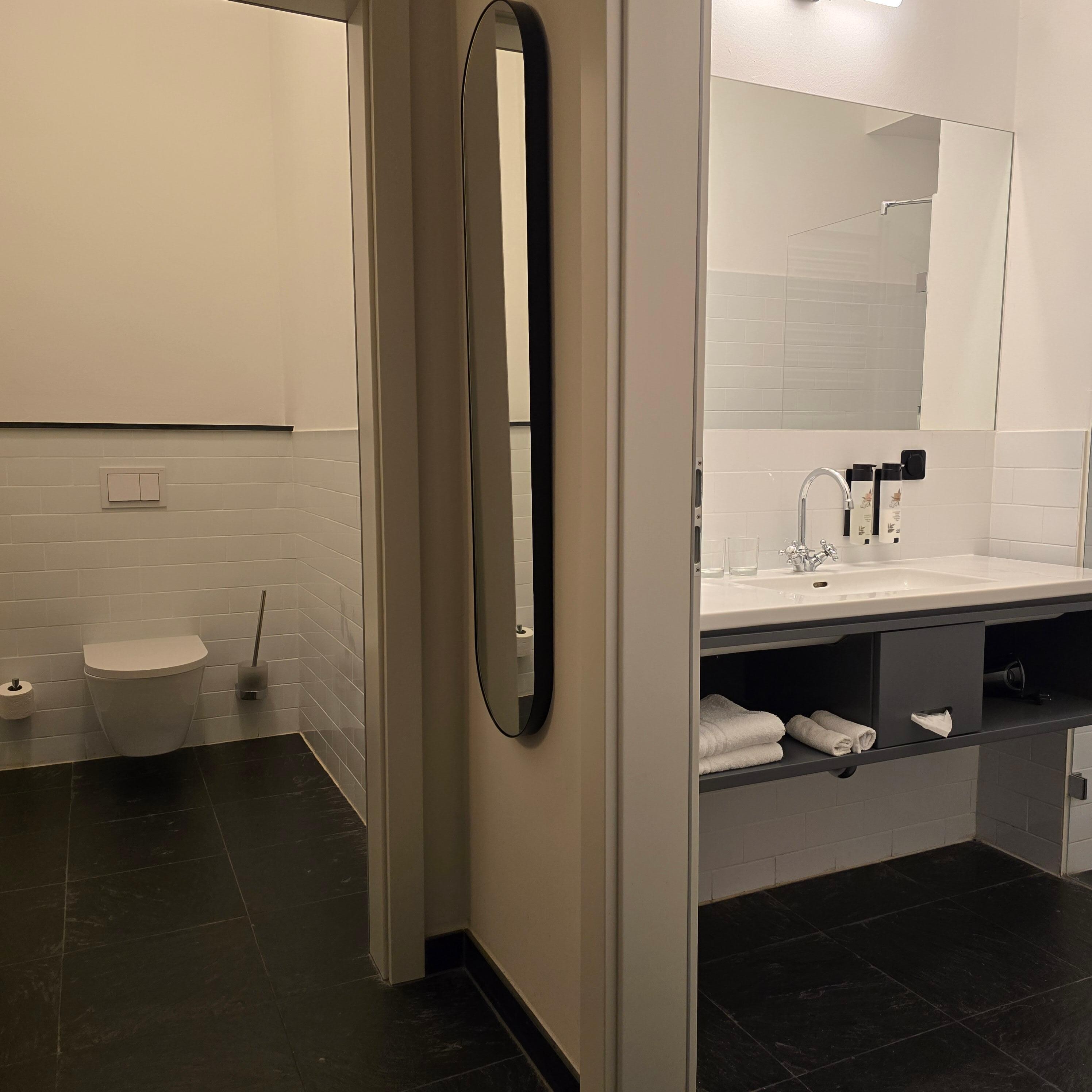 Split bathroom, toilet separate of shower