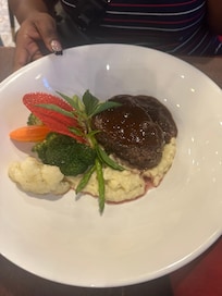 Steak and mash potatoes for my bf (dinner)