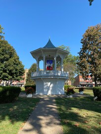 Easy access to the Beautiful Gallipolis City Park!