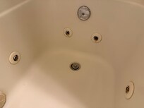 Jets in the bathtub