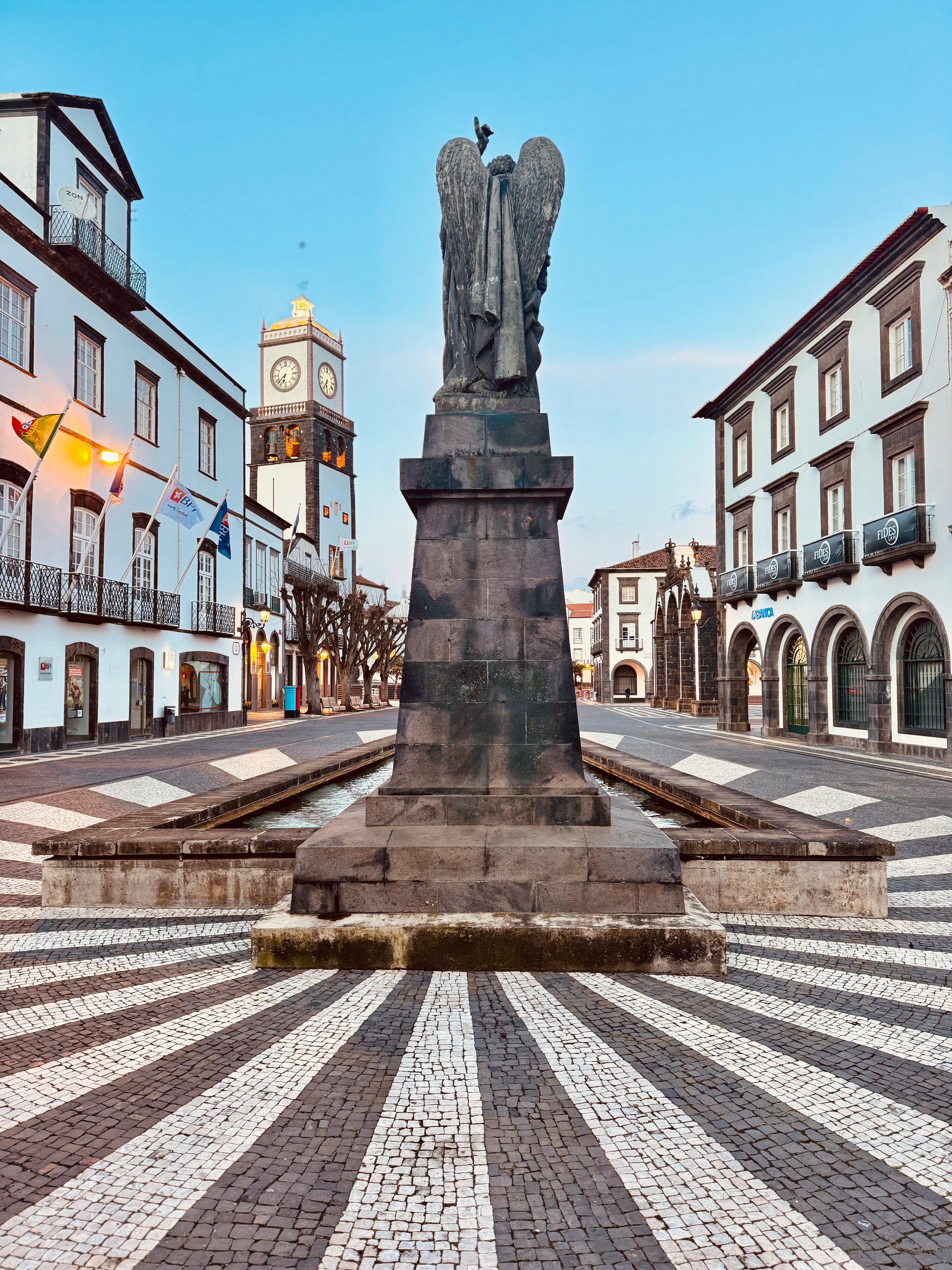 Walking distance to town square/waterfront