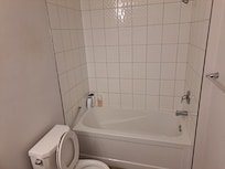 No shower rod/curtain