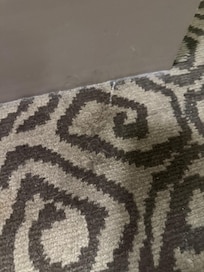 We found old stay mess bunch of hair and we understand that they didn’t cleaned very well to check in another customer