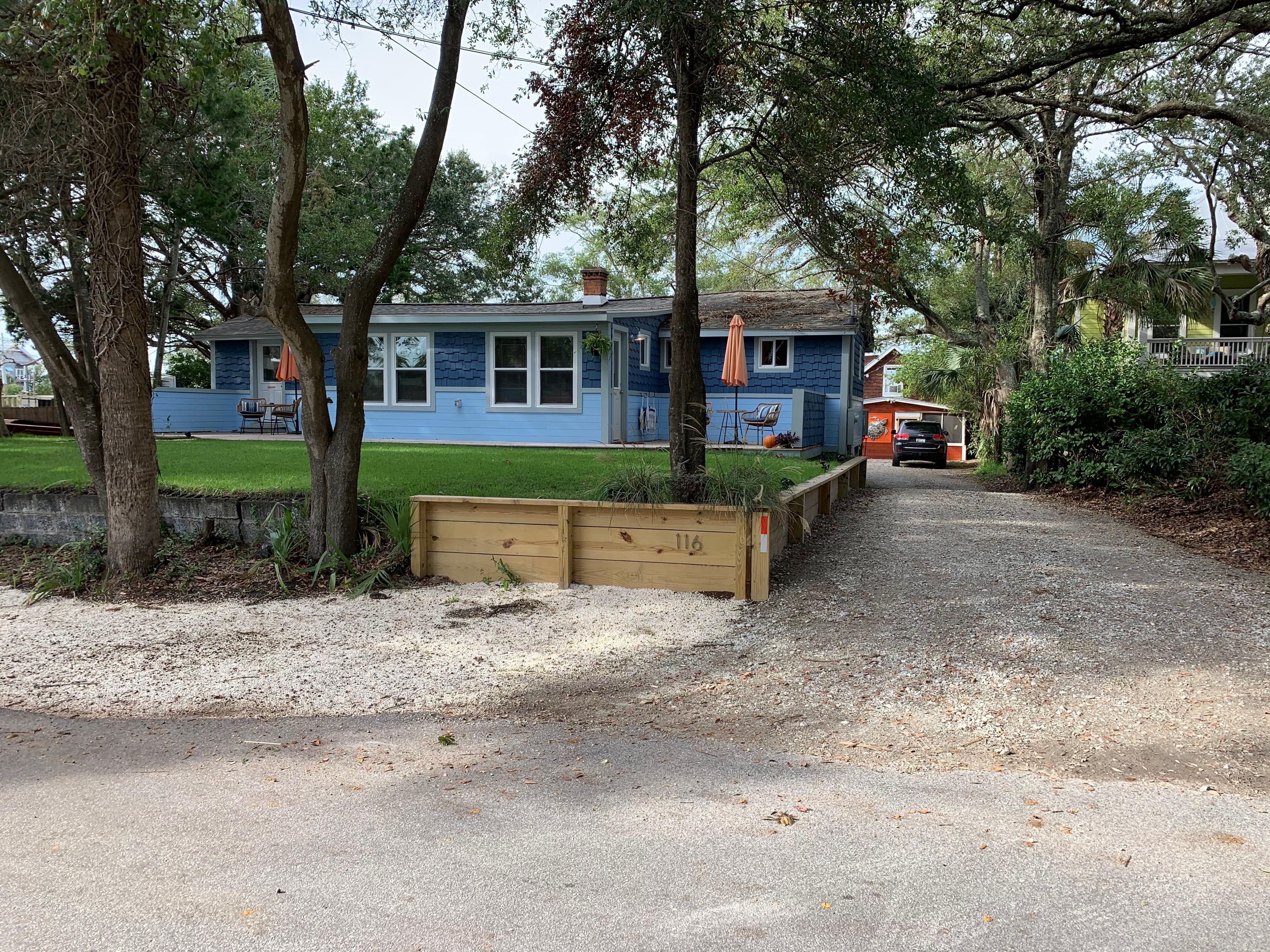 My cottage with own patio!!!  Cute rooms!!  7 min walk to Folly