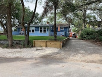 My cottage with own patio!!!  Cute rooms!!  7 min walk to Folly