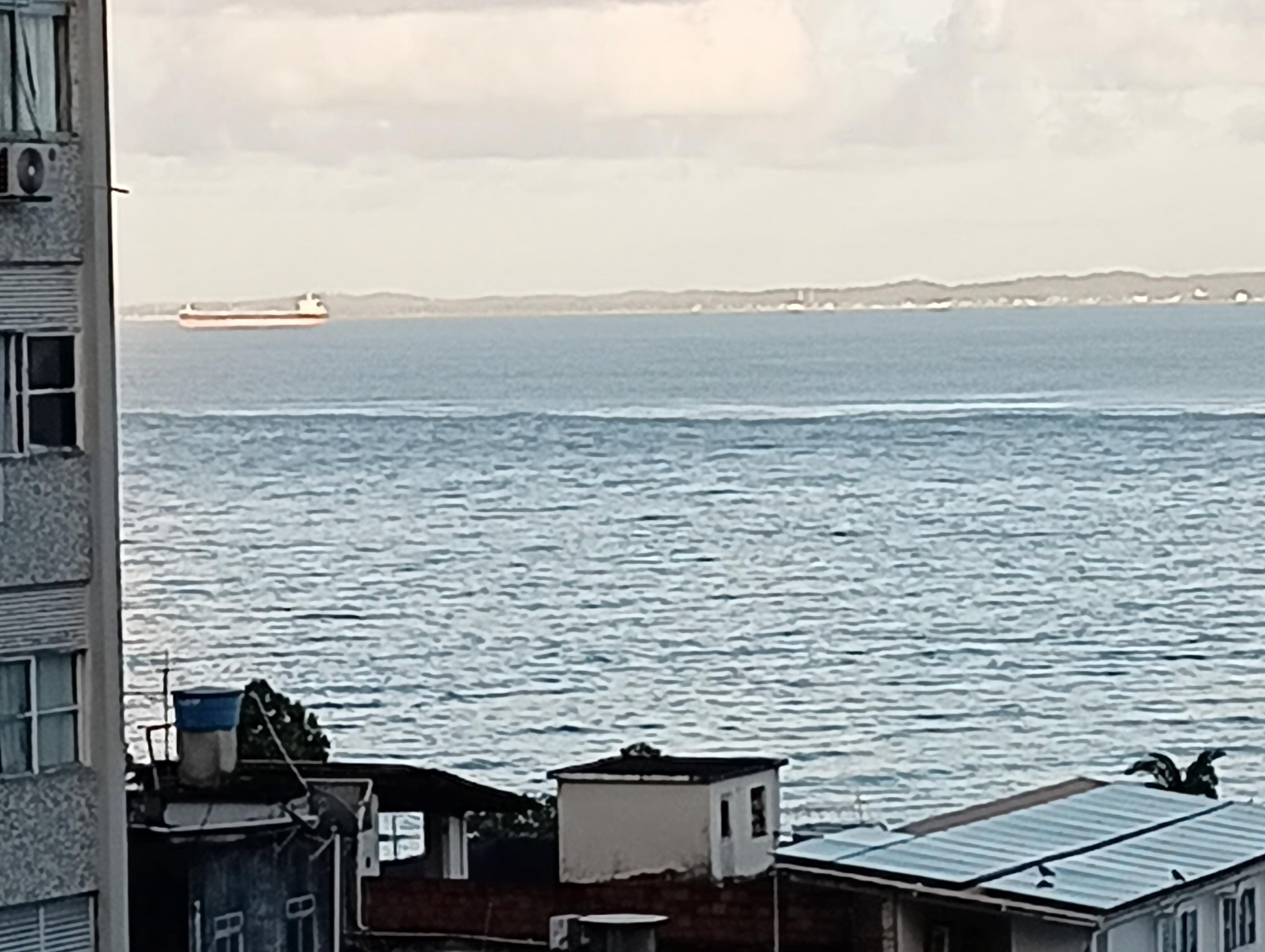 ホテルの窓からの海