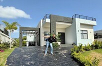 Denise with a final good bye pic at Zuma.