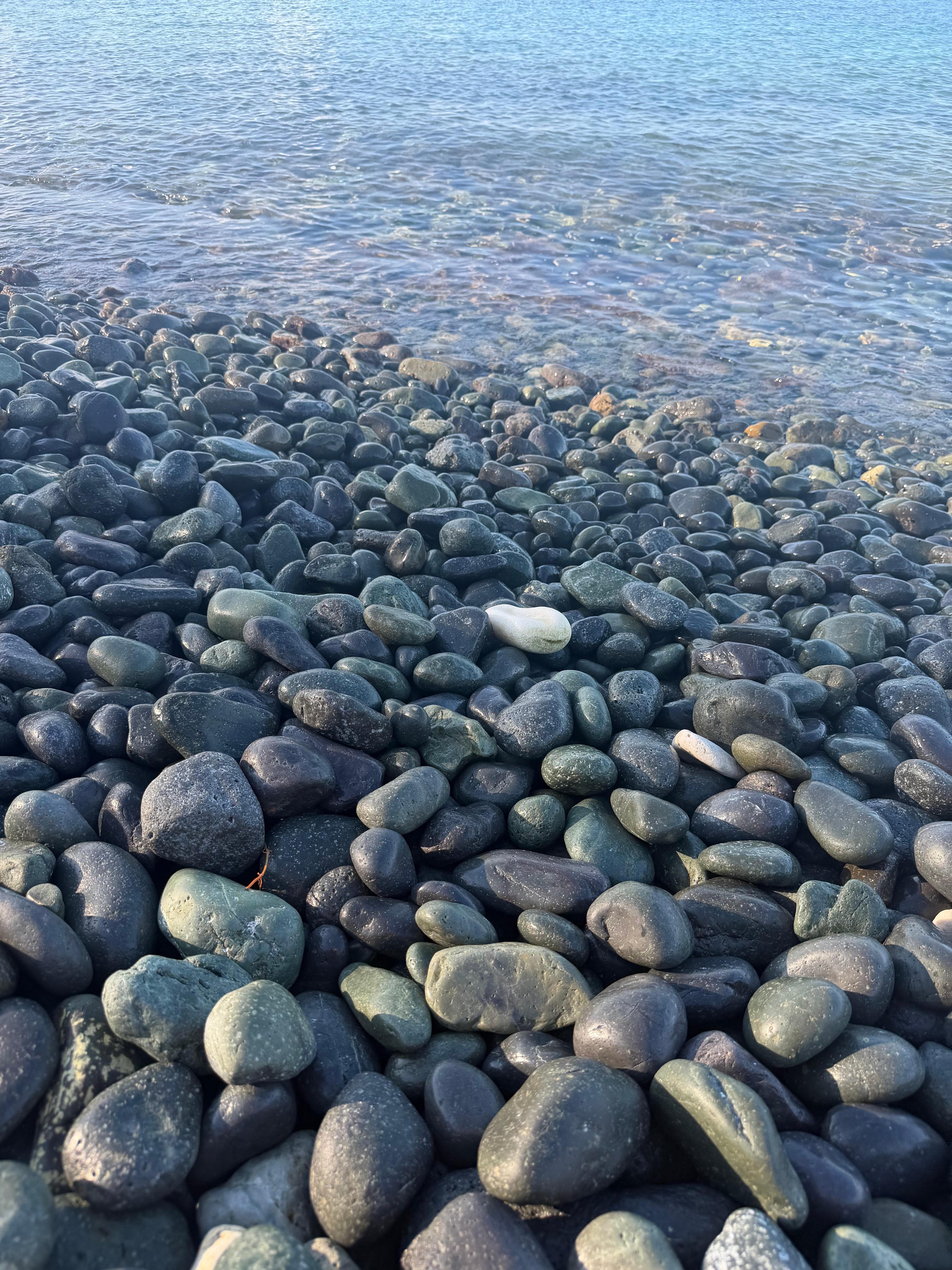 Blue Cobblestone Beach, Coral Bay