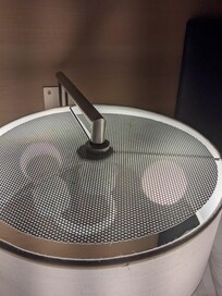 Screen on the top of the lamp had rust and buildup