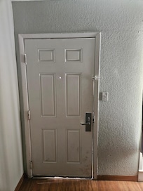 Absolutely disgusting! Came down for 2 days before our cruise and chose it for its location. Horrible mistake!!
Black mold, the AC Unit smelt like a bandaid and the smell was giving us headaches, broken TV, daylight coming in the front door...