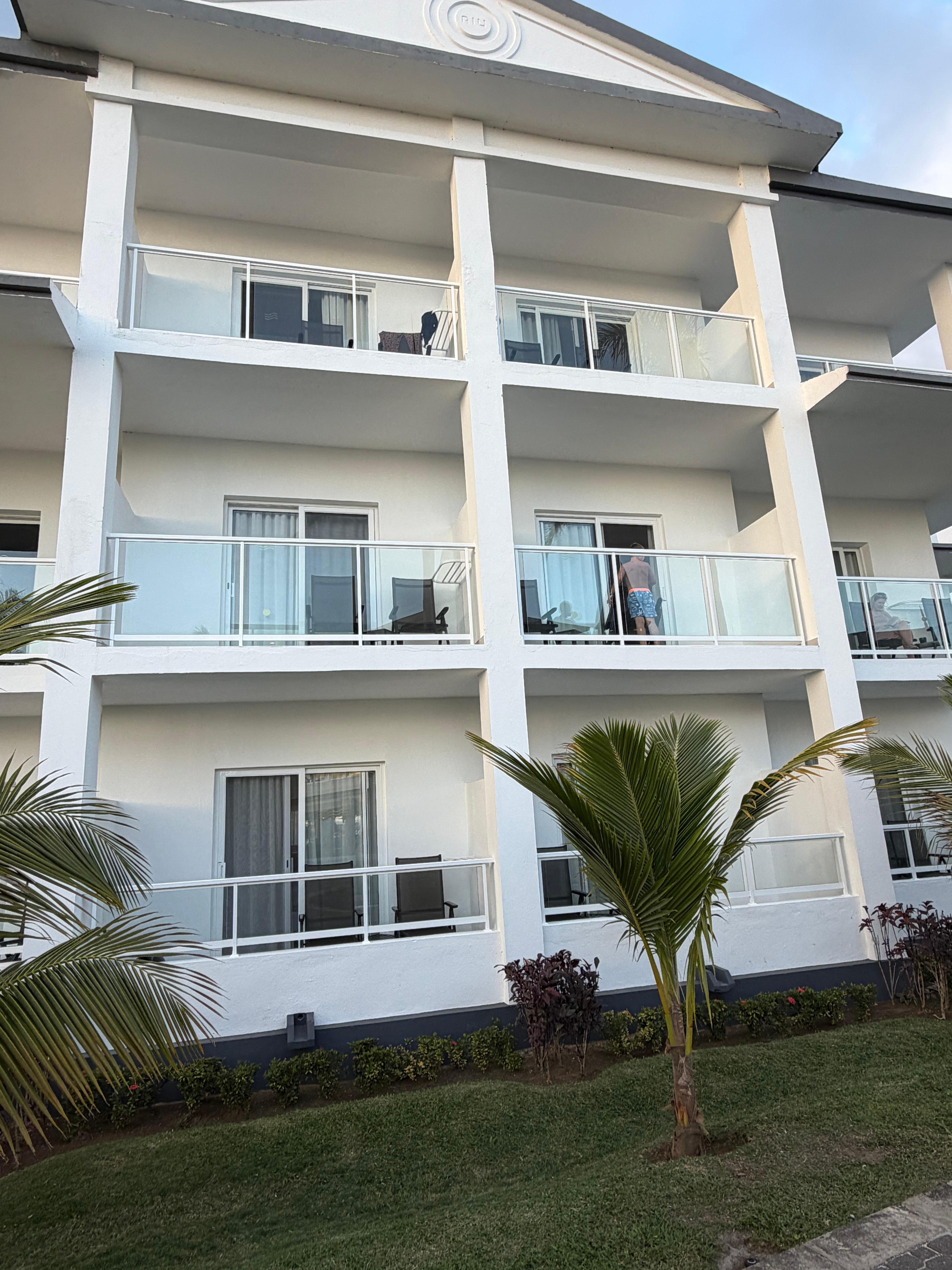 There building my room was in, top floor facing the ocean. It was close to the center of the resort too!