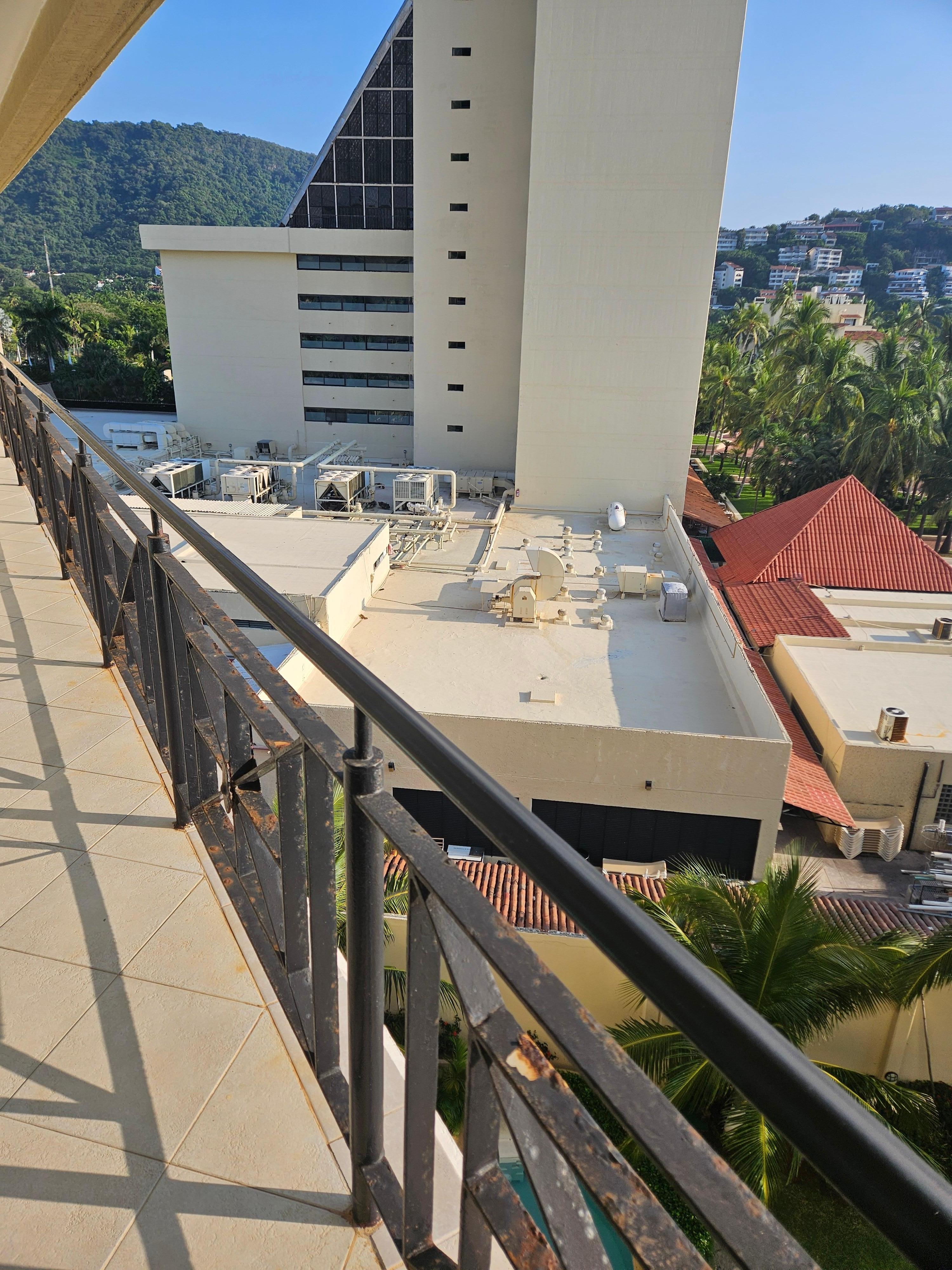 The noise factory with both a beach side and road side DJ dance floors. Fully time commercial noise production right off the deck.