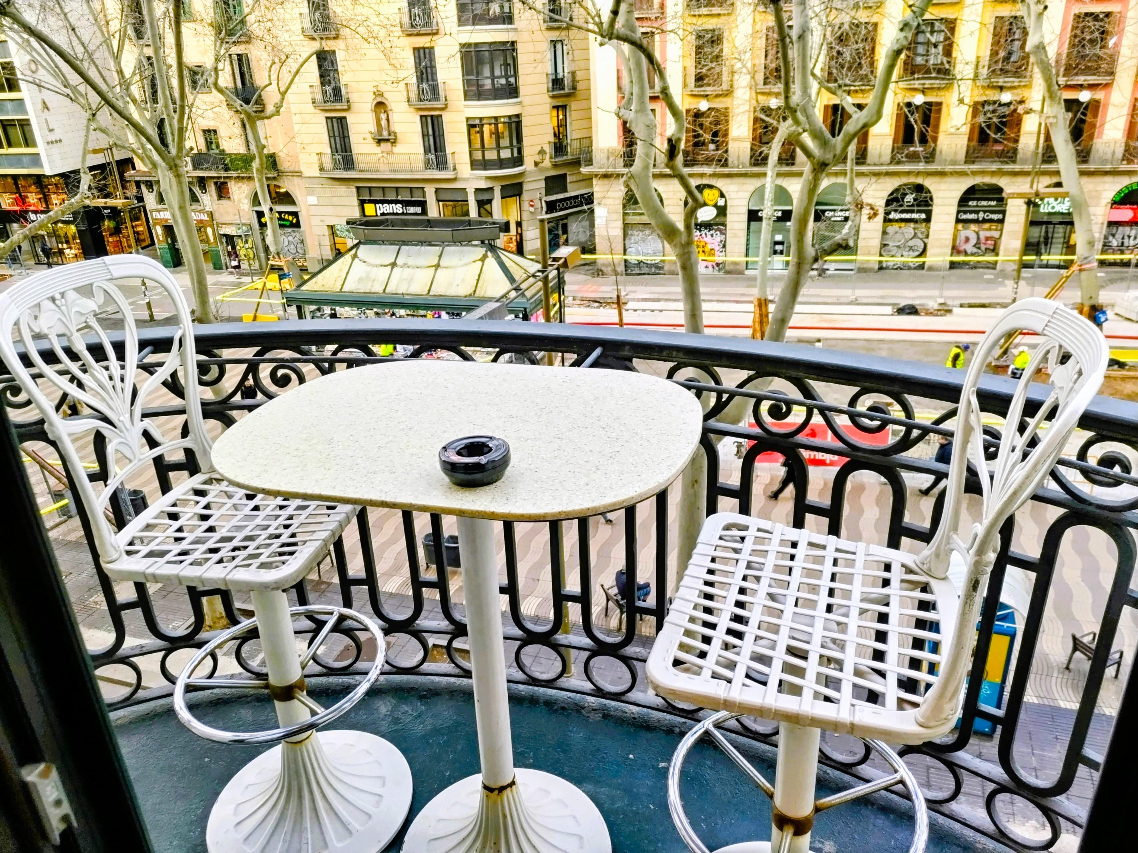 バルセロナは温かく、バルコニーは良いですね～