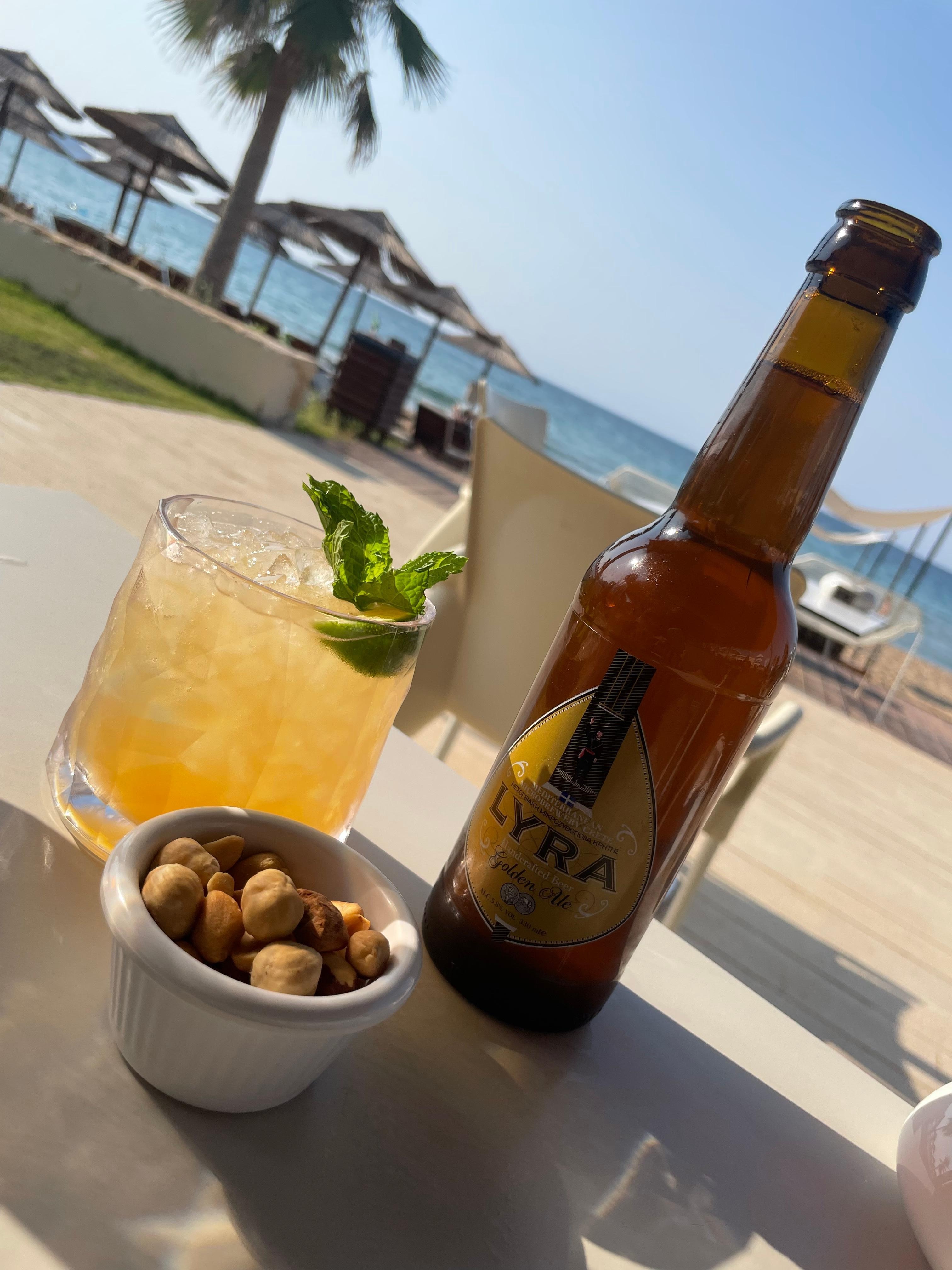 Drikke fra strandbaren