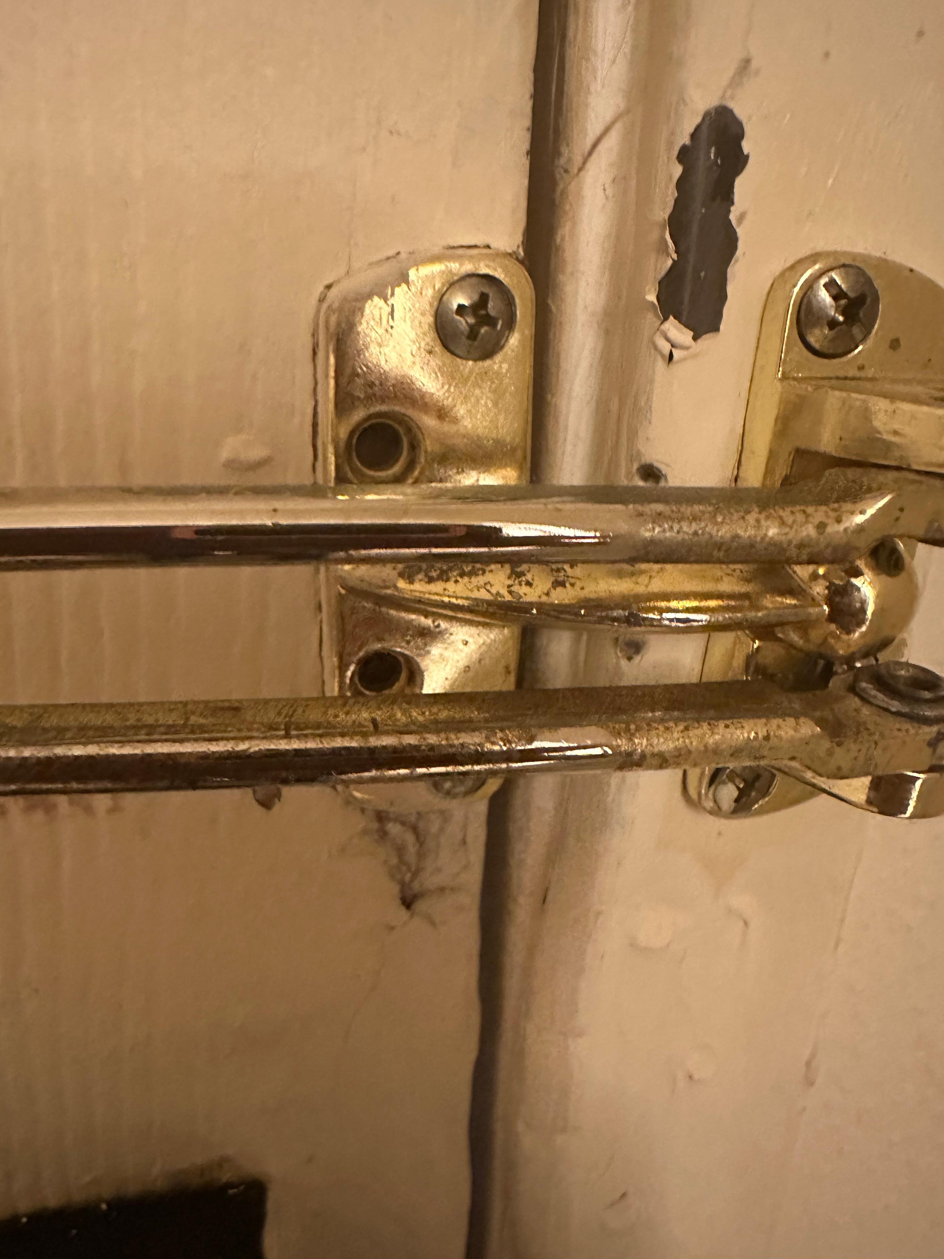 Door latch 