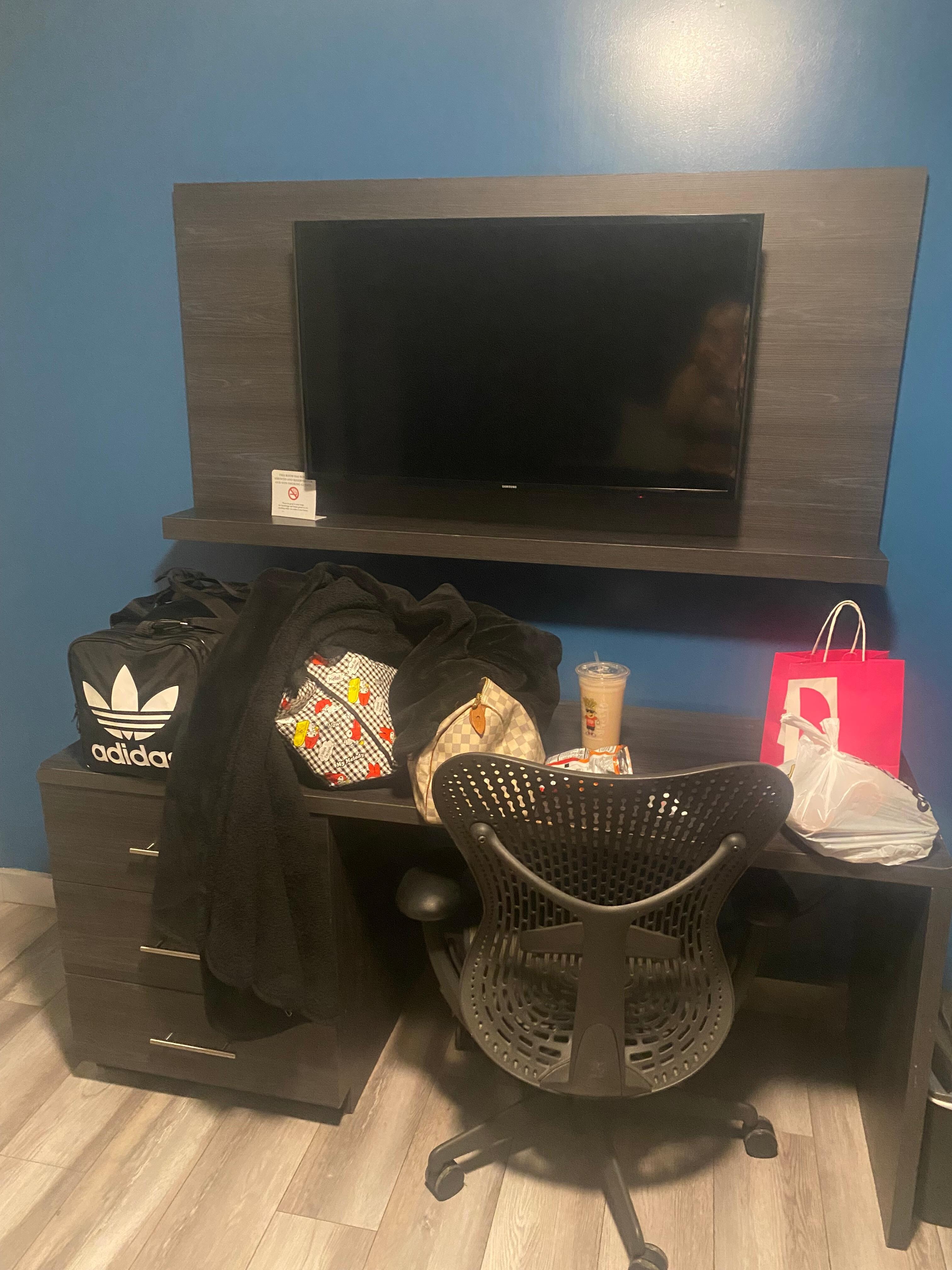 Tv with desk