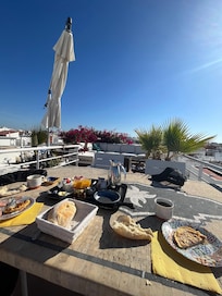Une partie de la vue sur la table du rooftop du haut