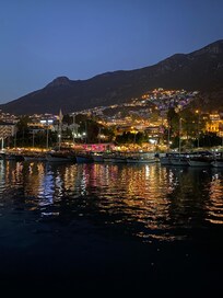 Kalkan limanı gece.