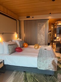 Lovely birthday message, balloons and little gift for my daughters 25th birthday