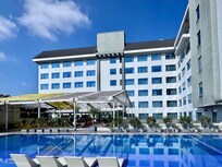 Beautiful pool and jacuzzi