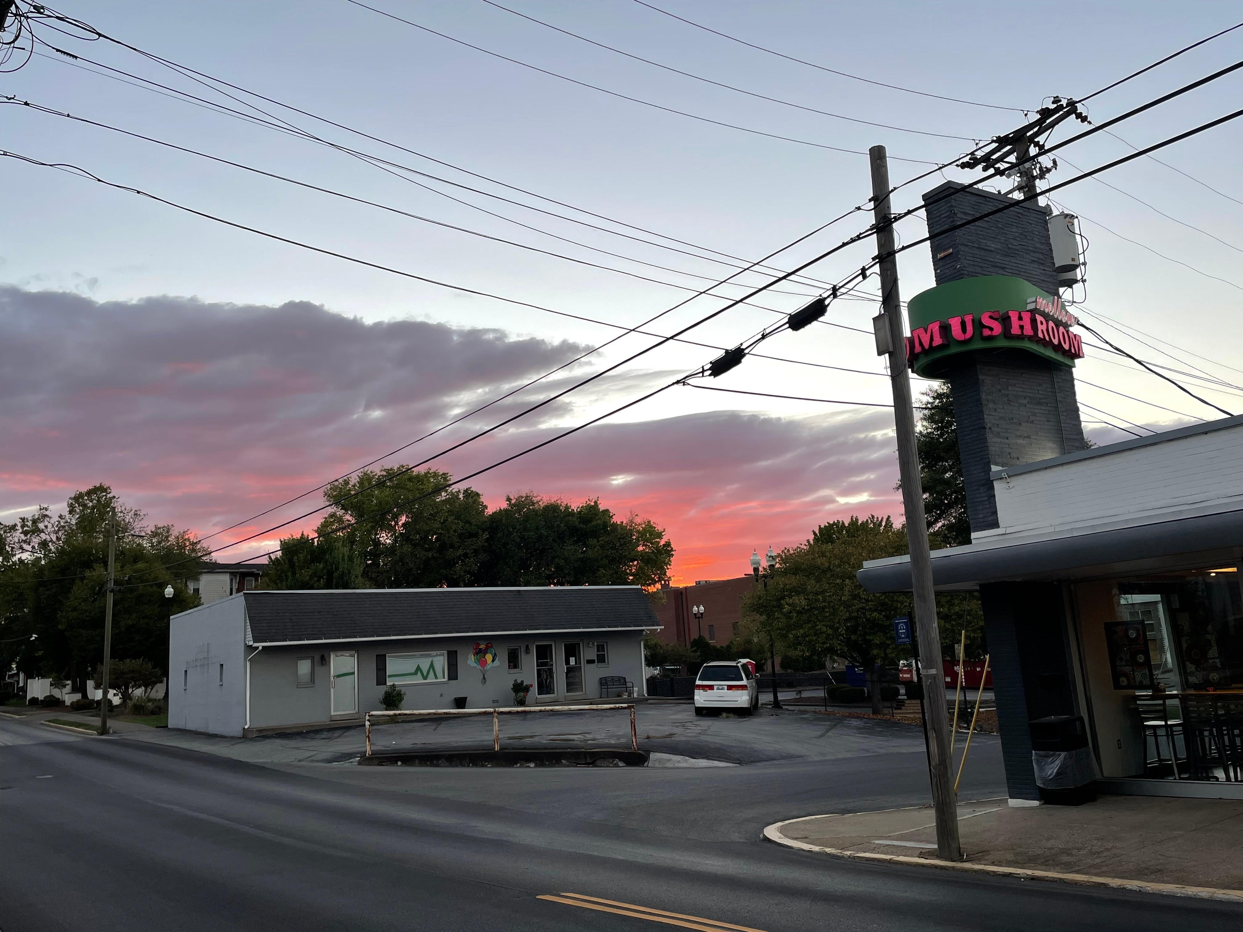 Great sunsets in the area of the house! Take the time to enjoy one!