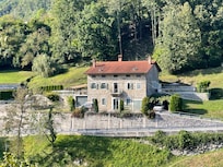 Das Haus vom Bahnhof Podmelec aus.