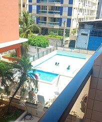 Piscina vista da sacada do apartamento!
De olho nos filhos!