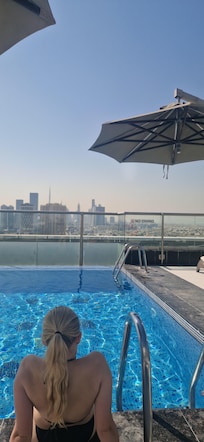 Udsigt udover Downtown fra poolen