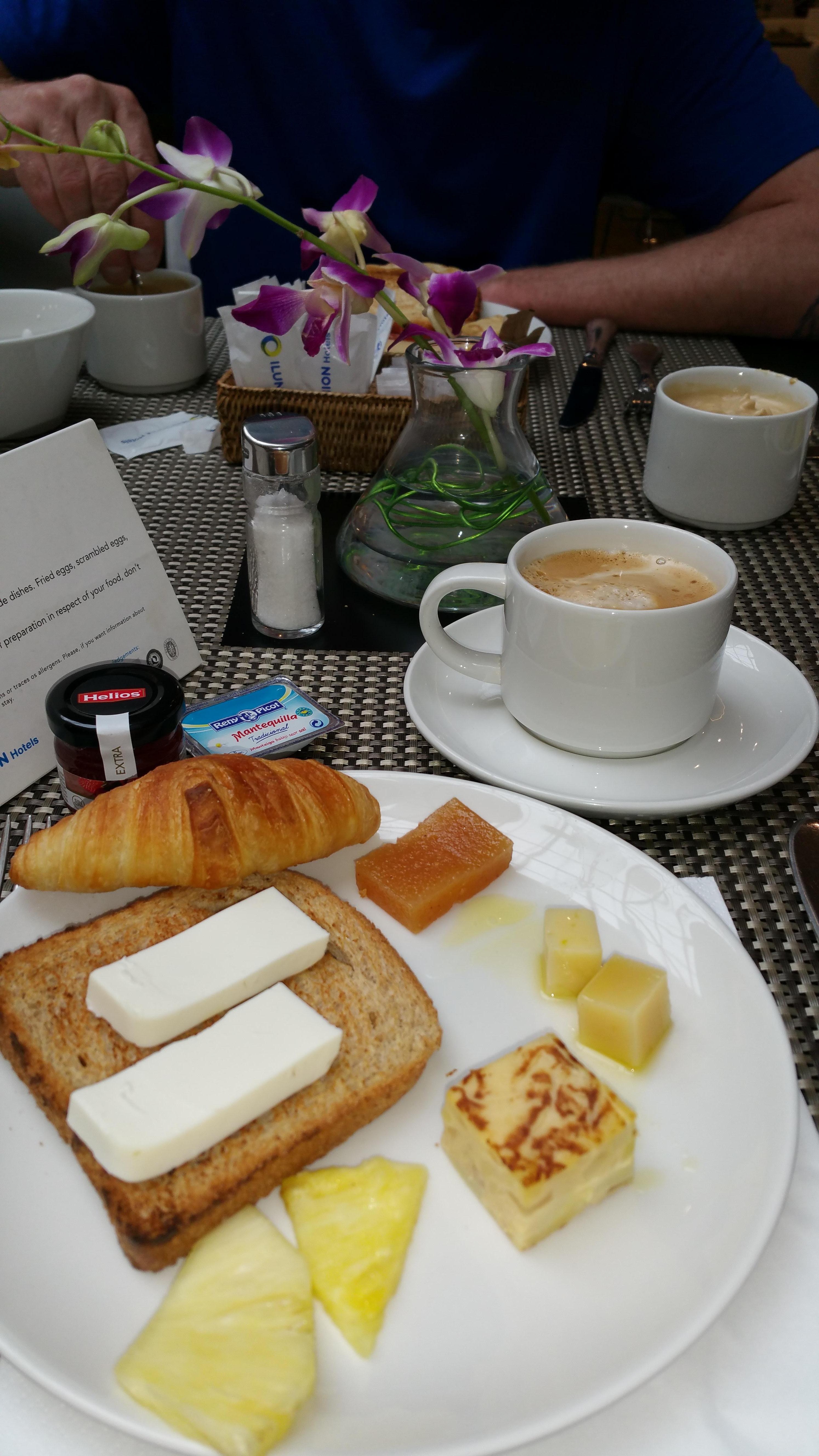 Restaurant breakfast buffet, we also ordered bacon and eggs.