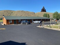 The rooms, more rooms on the other side. Rv parking is on the right.