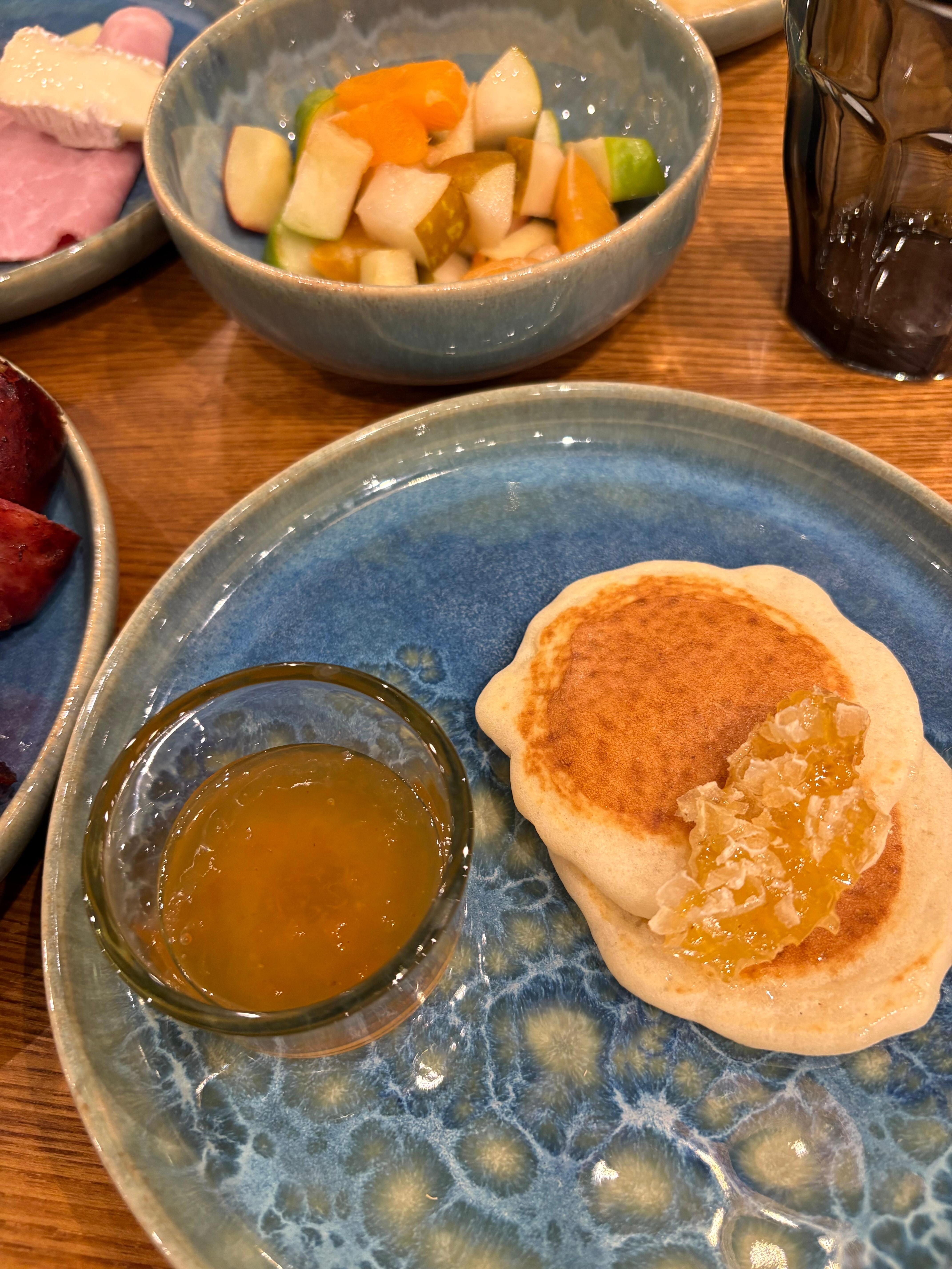 ブリニ?サイズのパンケーキはマシンで出てくる