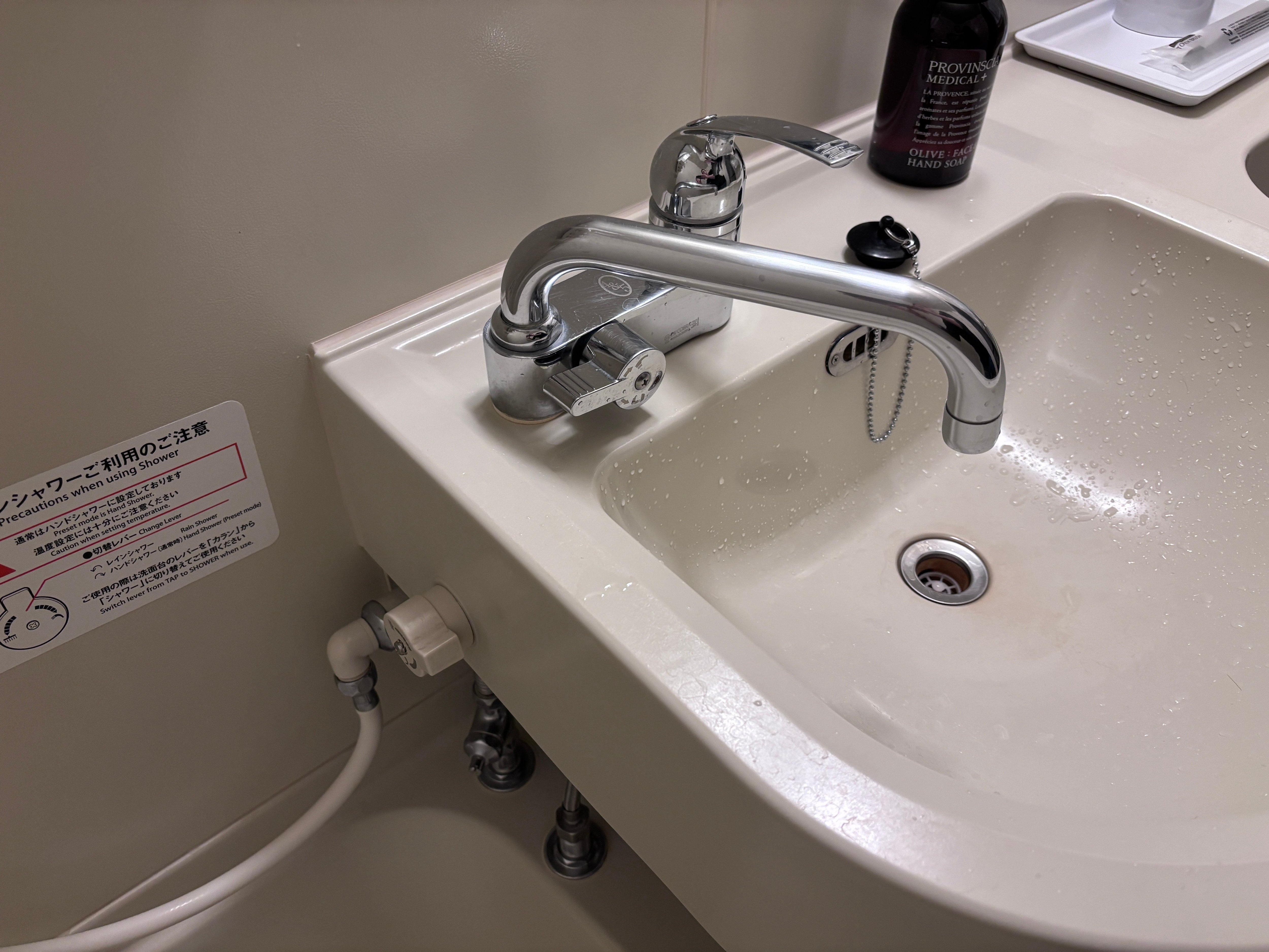 Took me a second to realise what I was looking at, but once you take a good look it’s actually quite simple. Love it.