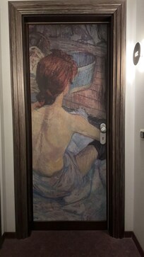 Kunst på hver dør.