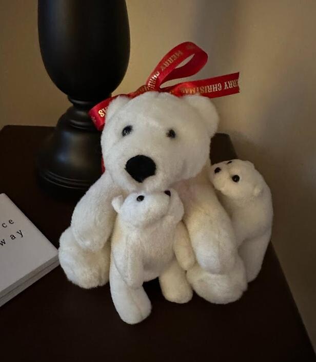 Little Christmas decorations all over