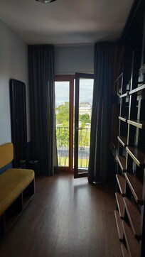 Quarto quádruplo, com armários individuais (leve seu cadeado), esta vista linda!