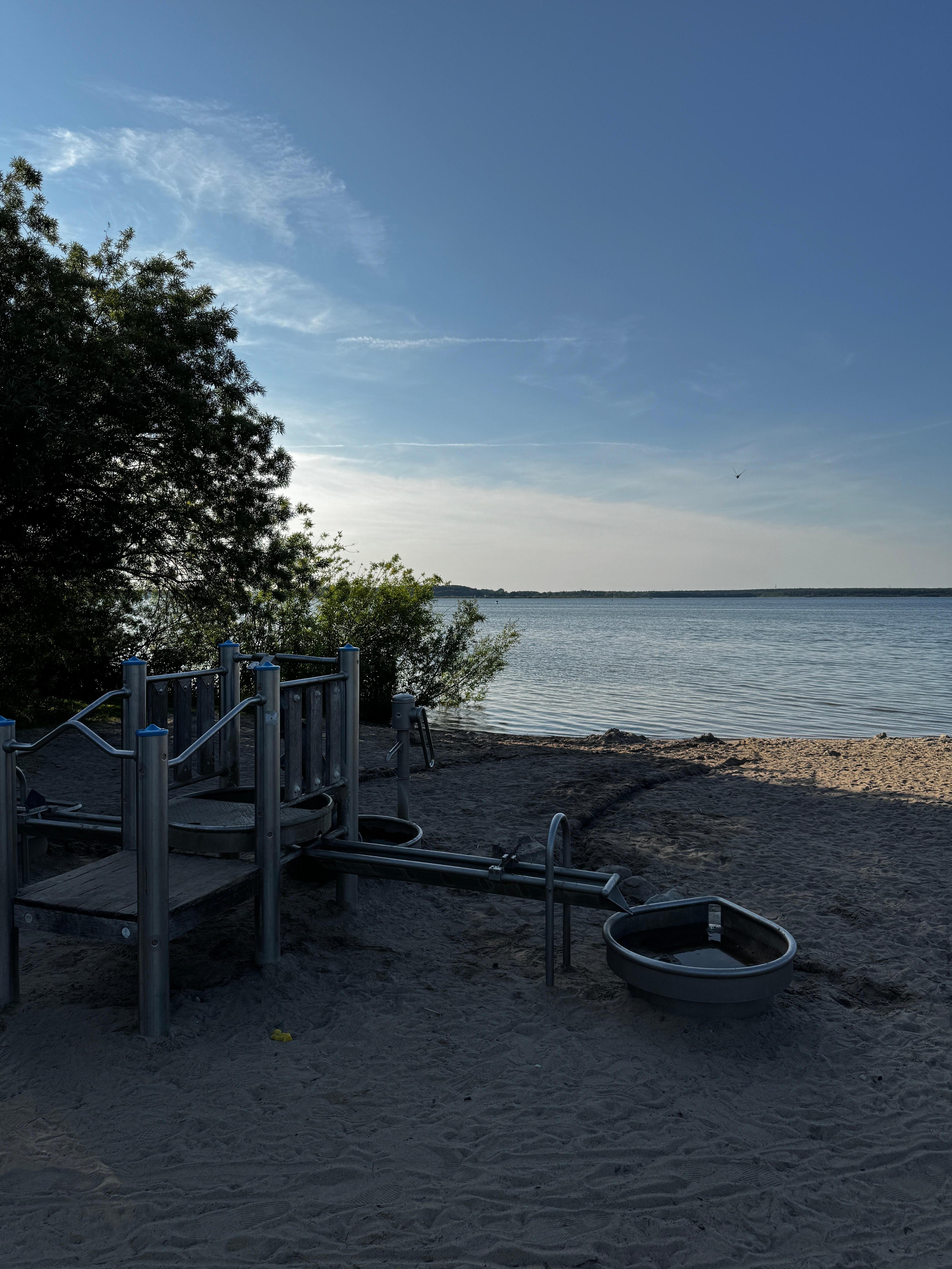 Strand und wasserspielplatz
