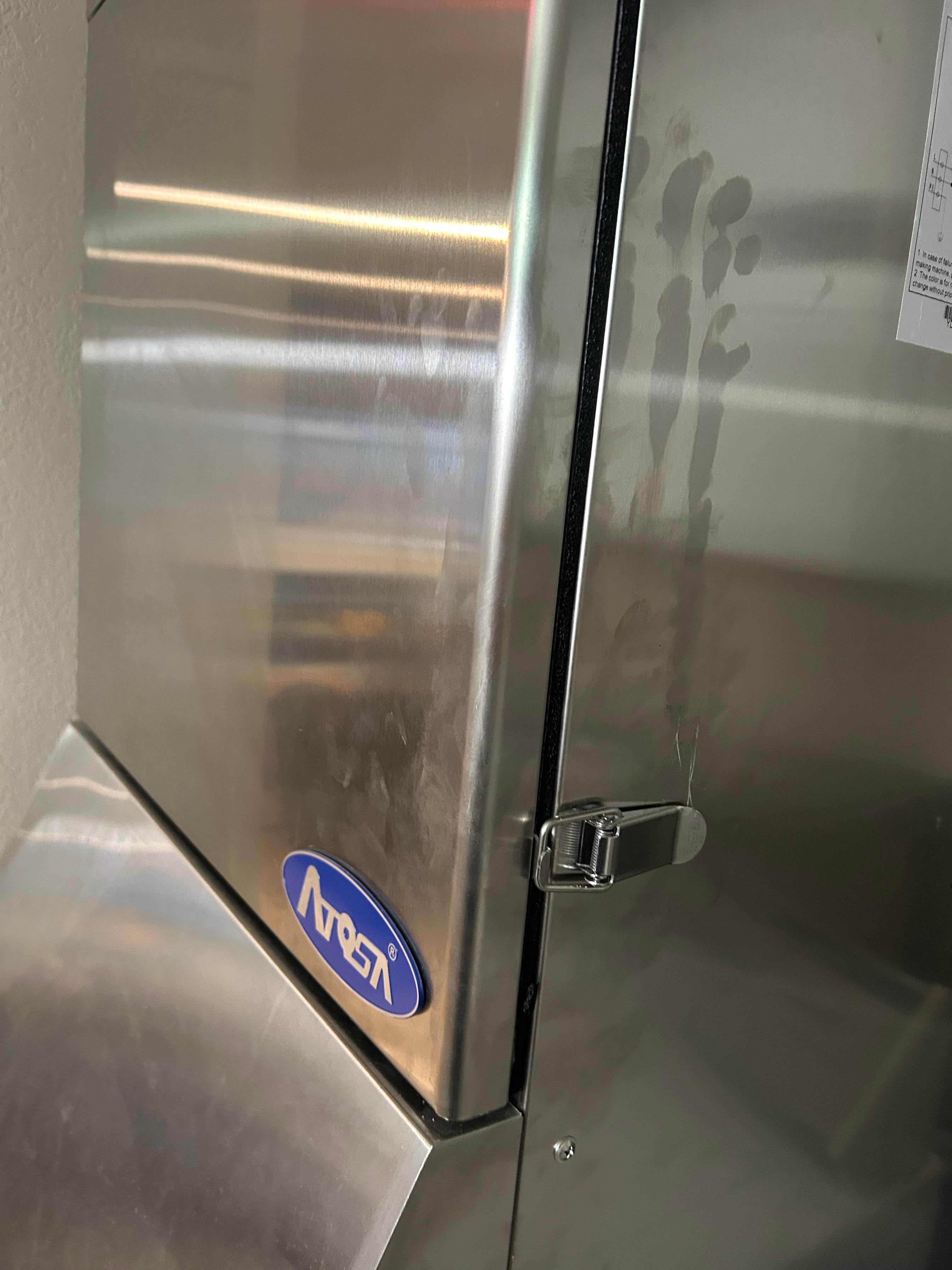 Ice machine - covered in smudge