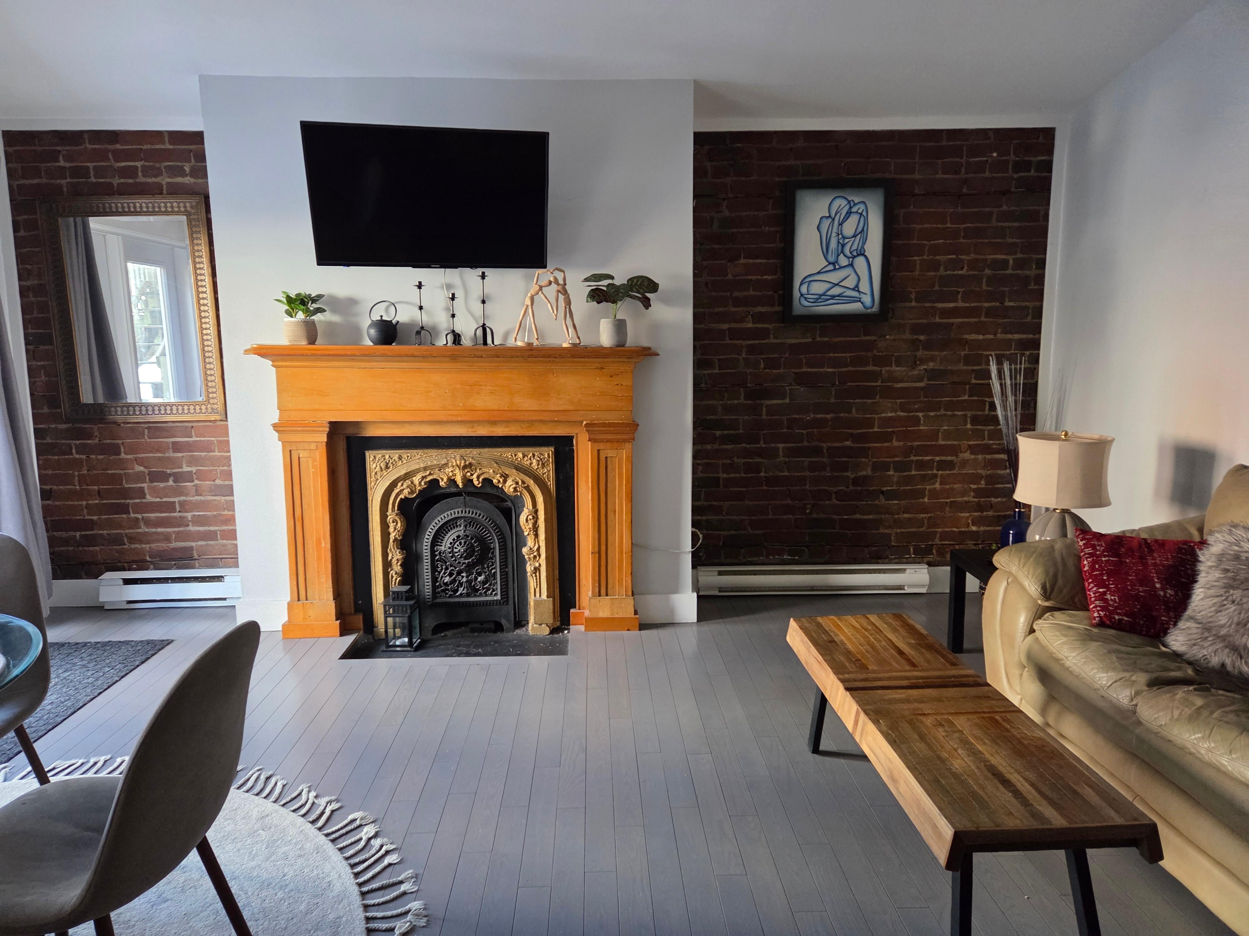 The fireplace doesn't work, but it does look beautiful.