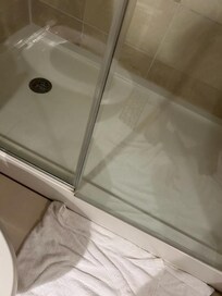 shower door would not close