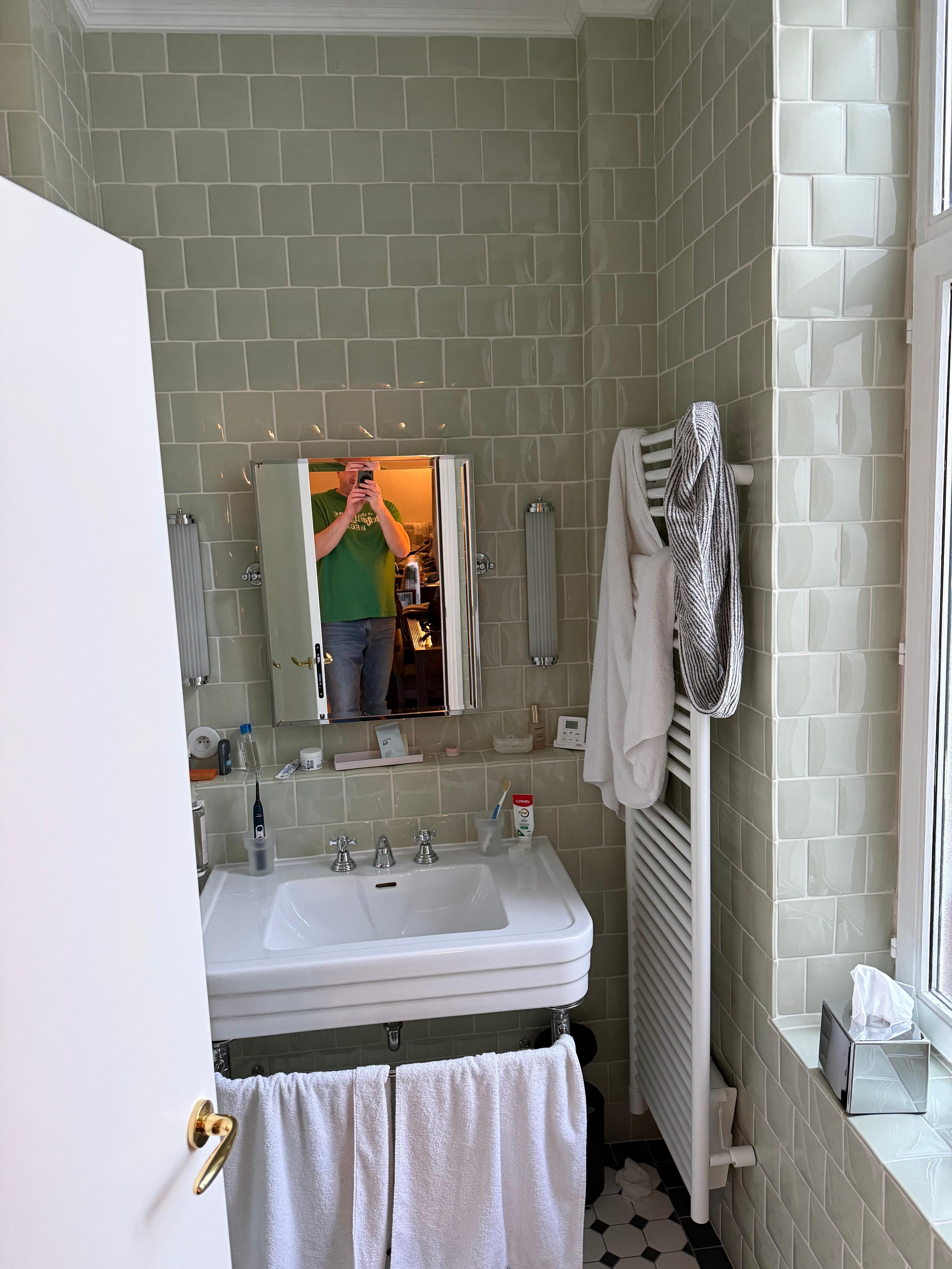 Shower/ Sink Room 401