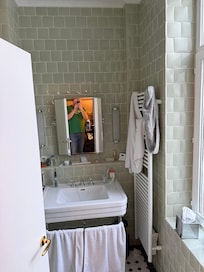 Shower/ Sink Room 401