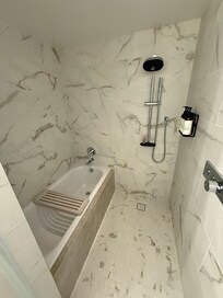 Shower/Tub Room
