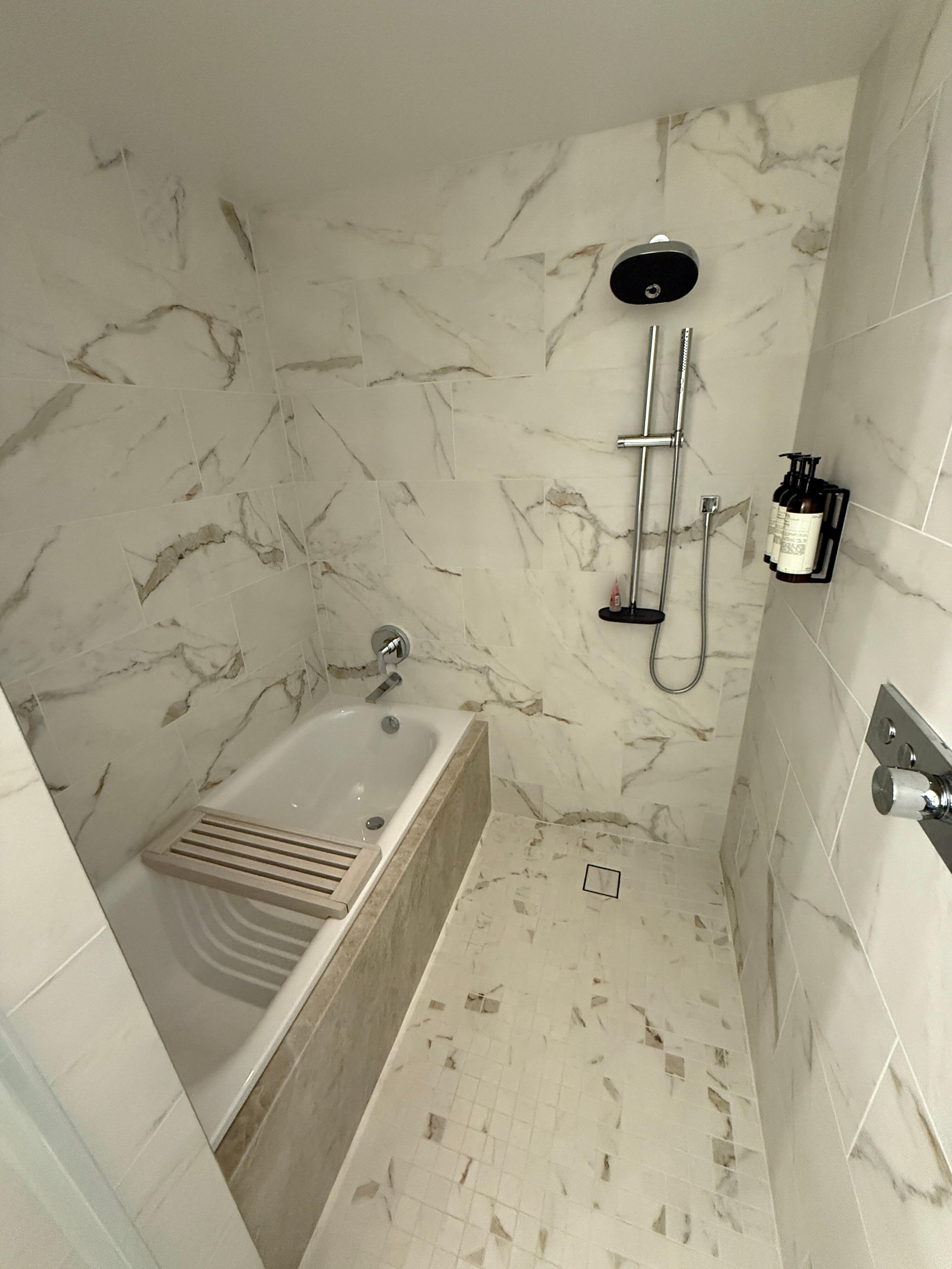 Shower/Tub Room