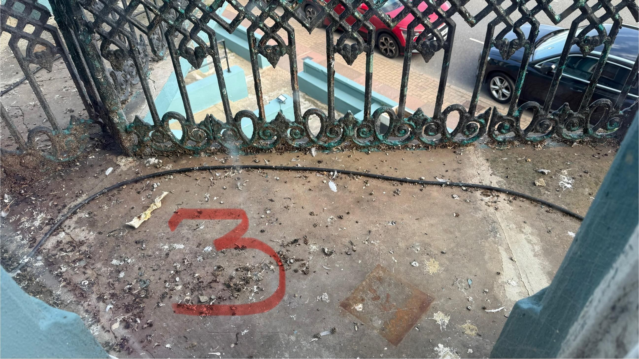 Filthy communal balcony 