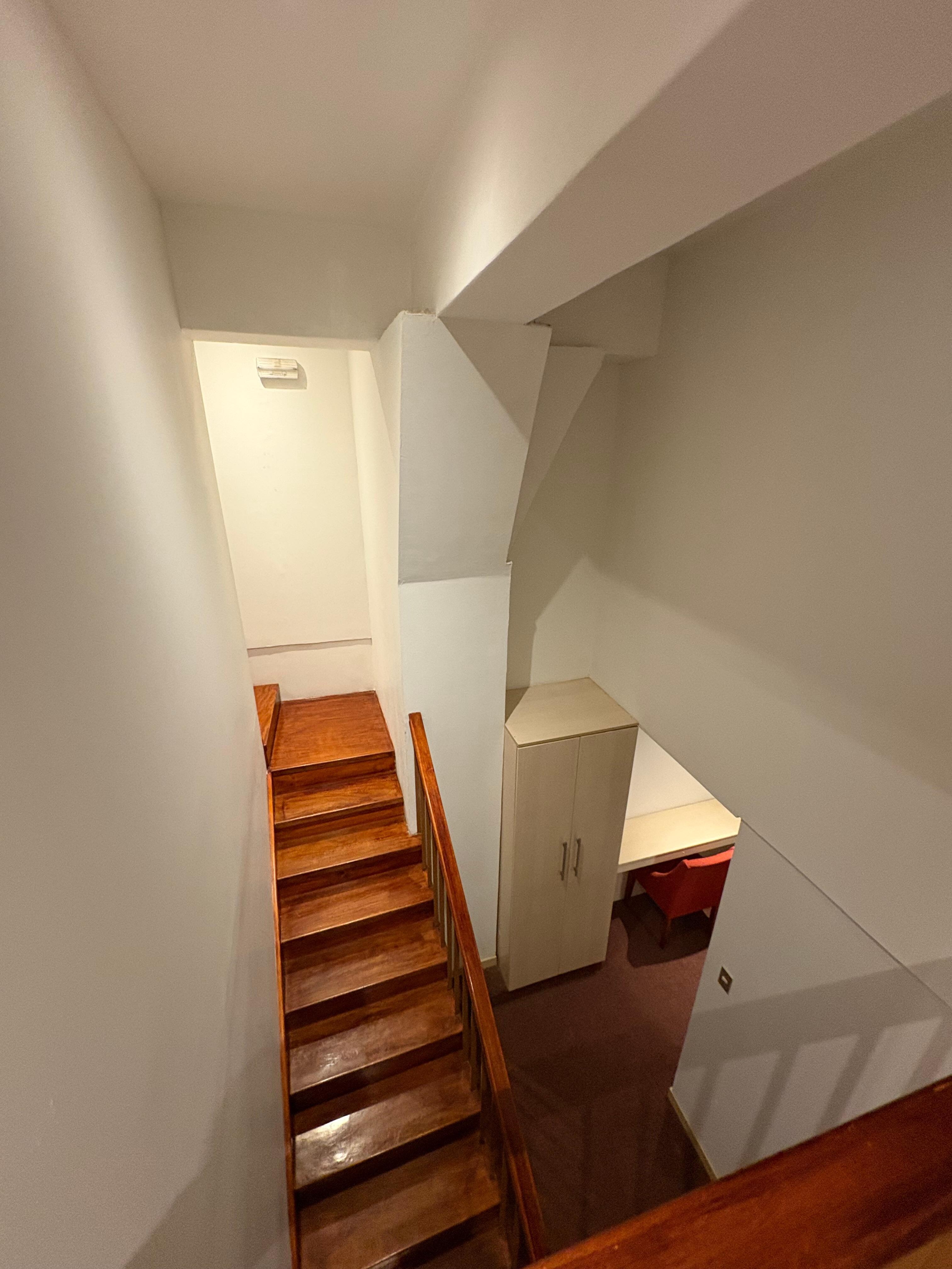 Downstairs had 2 twin beds, another TV, separate bathroom and closet. 