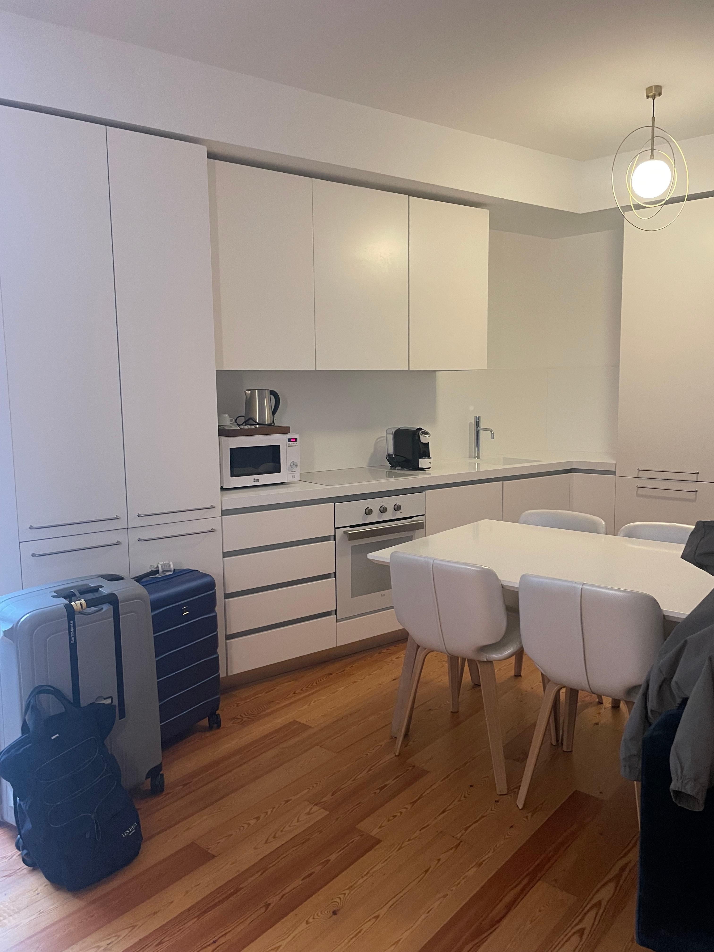 Flot og veludstyret køkken.