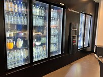 ロビーの水とコーヒーマシン