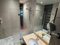 Baño mal distribuido
